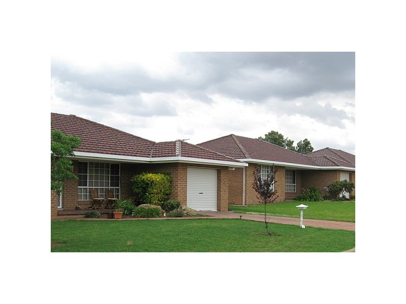 1/9 Ken Payne Place, Parkes NSW 2870