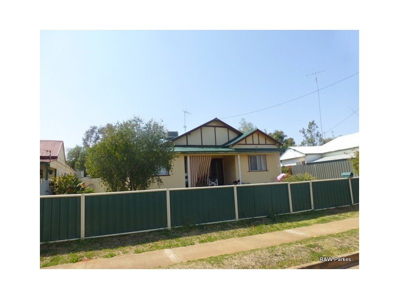 143 Caswell St, Peak Hill NSW 2869