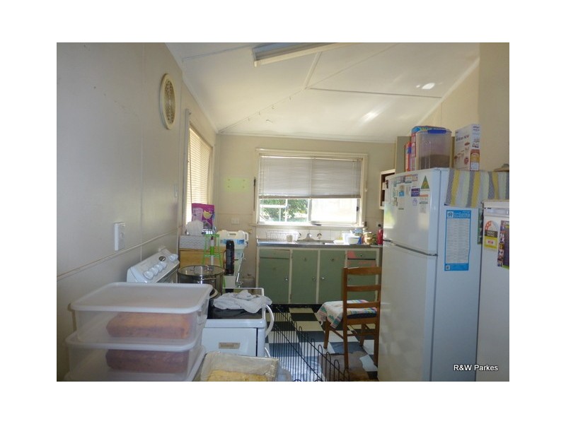 143 Caswell St, Peak Hill NSW 2869