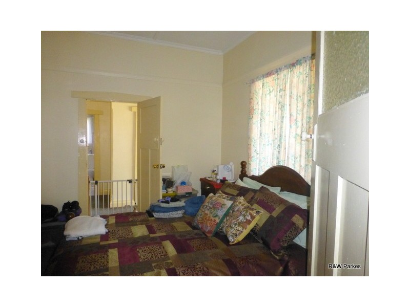 143 Caswell St, Peak Hill NSW 2869