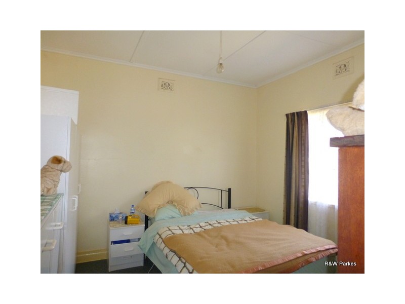 143 Caswell St, Peak Hill NSW 2869