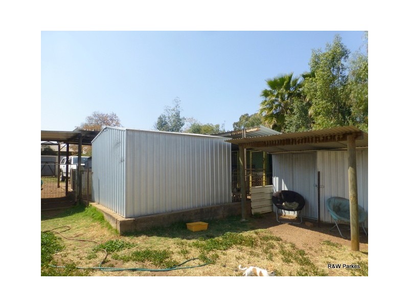 143 Caswell St, Peak Hill NSW 2869