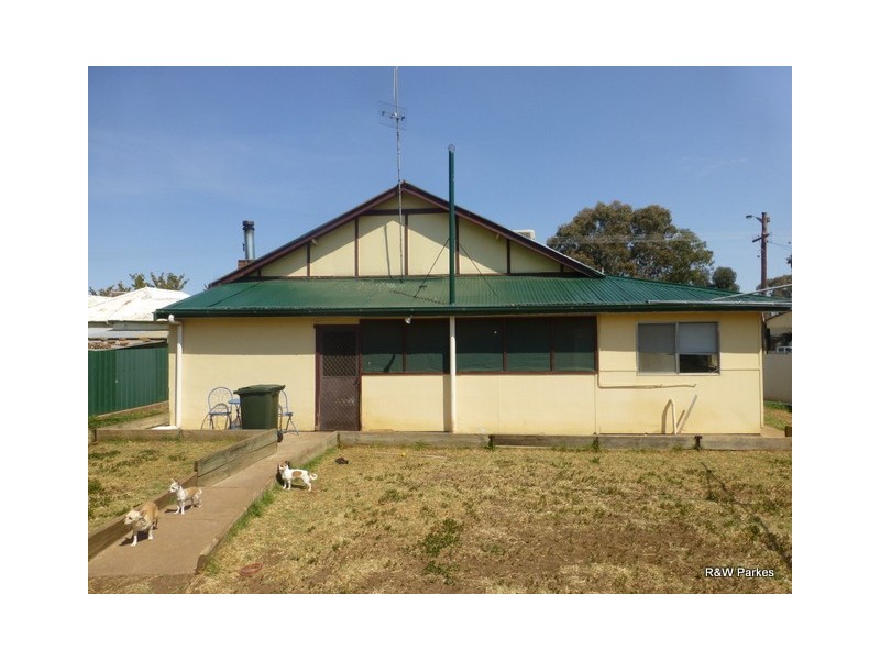 143 Caswell St, Peak Hill NSW 2869