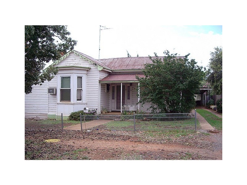30 Bushman Street, Parkes NSW 2870