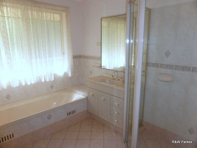 5 Arana Place, Parkes NSW 2870