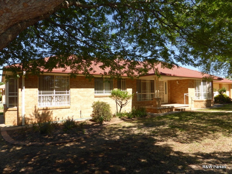 5 Arana Place, Parkes NSW 2870