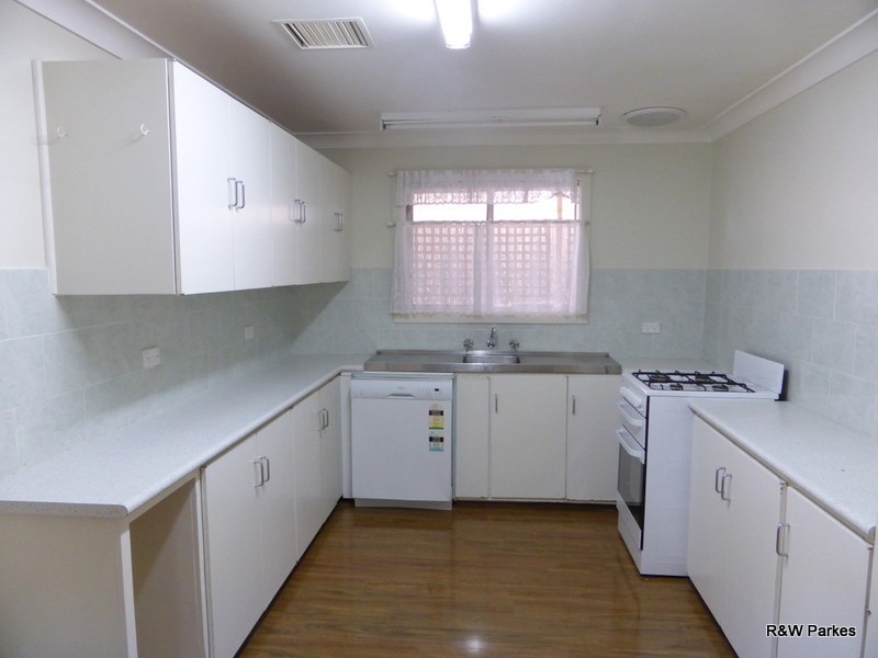 13 Callaghan Street, Parkes NSW 2870