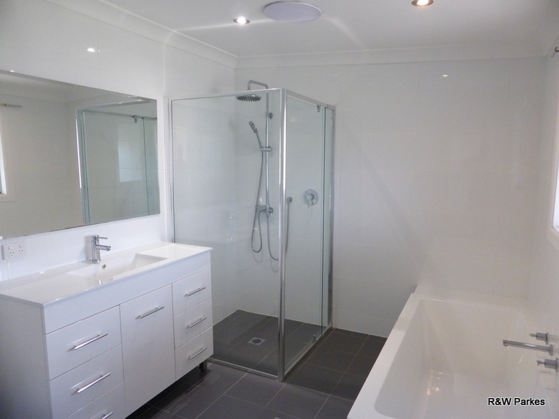 13 Callaghan Street, Parkes NSW 2870