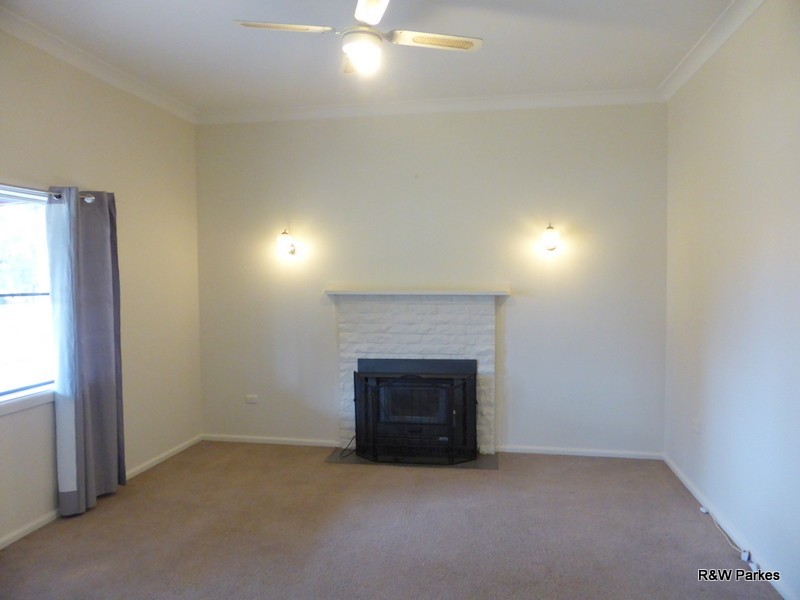 13 Callaghan Street, Parkes NSW 2870
