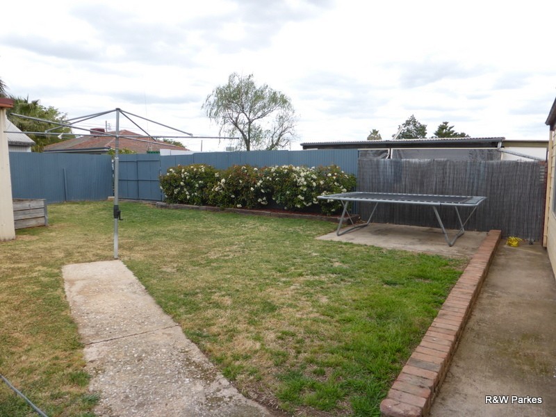 13 Callaghan Street, Parkes NSW 2870