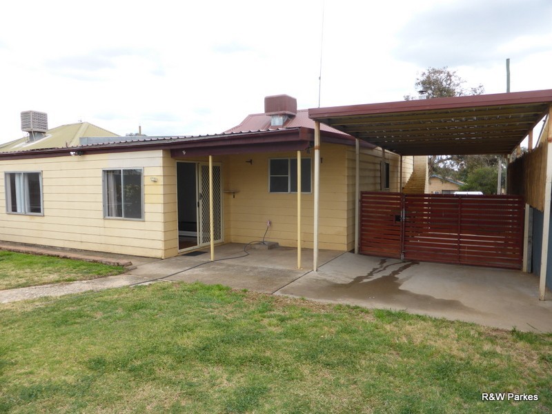 13 Callaghan Street, Parkes NSW 2870