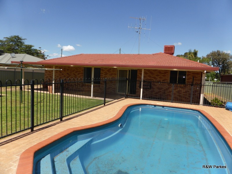 102 Dalton Street, Parkes NSW 2870