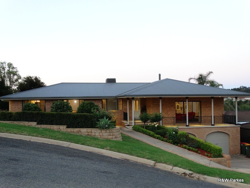 26 Panorama Cres, Parkes NSW 2870