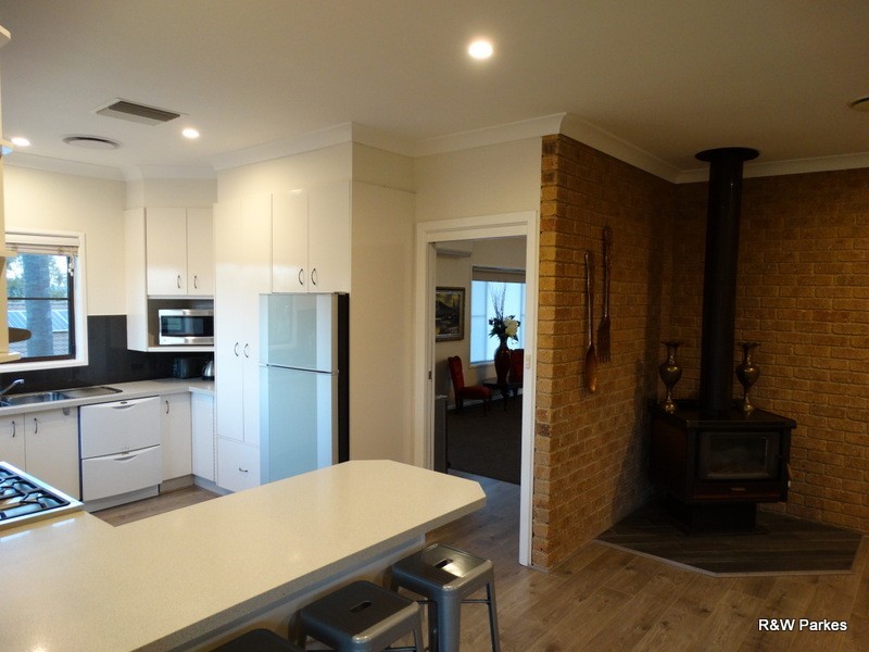 26 Panorama Cres, Parkes NSW 2870