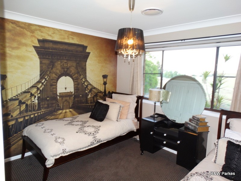 26 Panorama Cres, Parkes NSW 2870