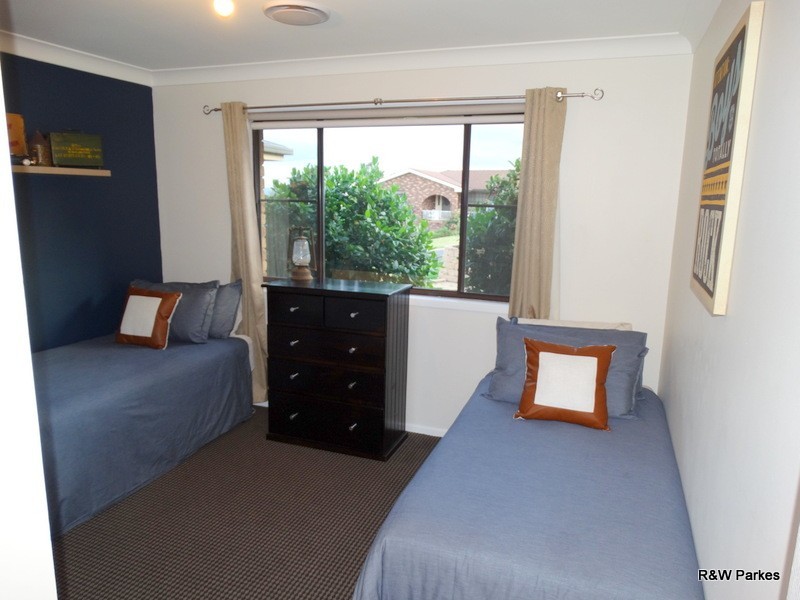 26 Panorama Cres, Parkes NSW 2870