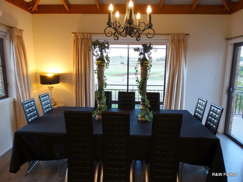 26 Panorama Cres, Parkes NSW 2870