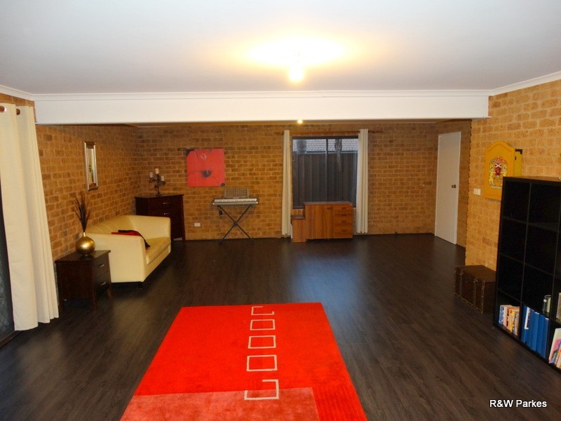 26 Panorama Cres, Parkes NSW 2870