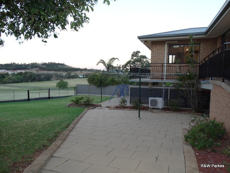 26 Panorama Cres, Parkes NSW 2870