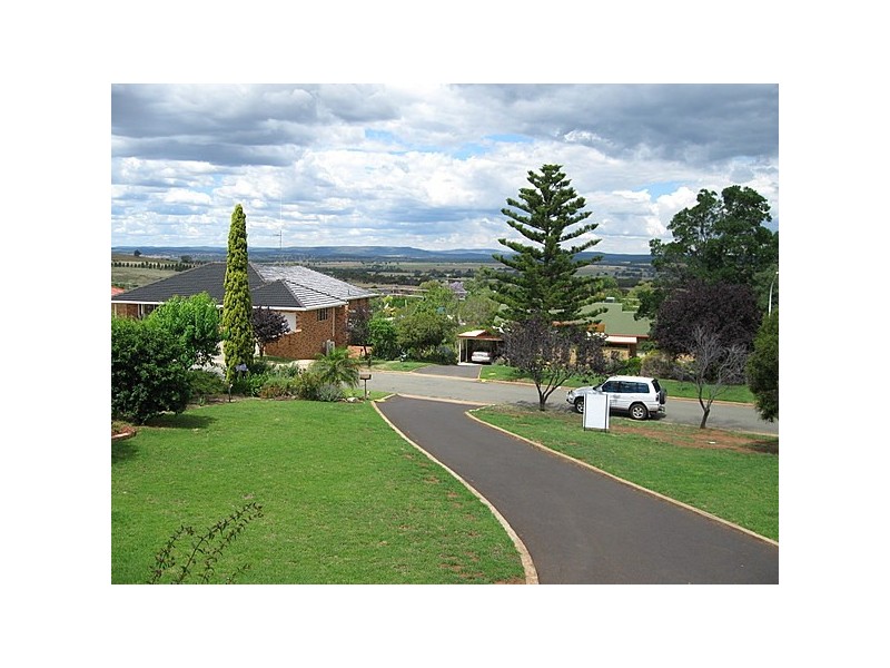 20 Mengarvie Road, Parkes NSW 2870