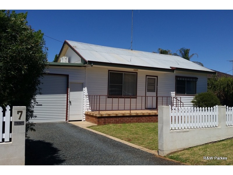 7 Tichborne Street, Parkes NSW 2870