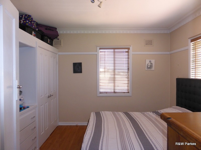 17 Callaghan Street, Parkes NSW 2870