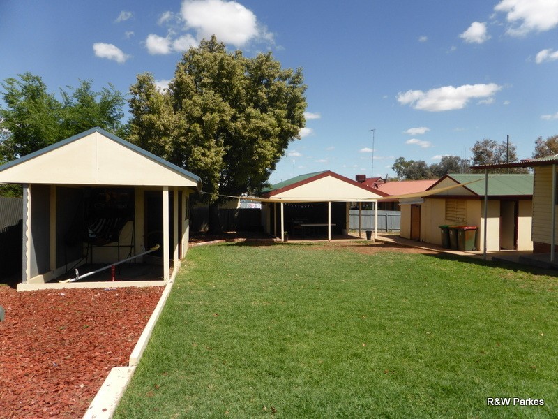 17 Callaghan Street, Parkes NSW 2870