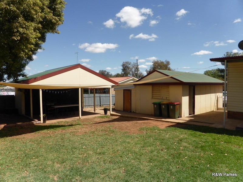 17 Callaghan Street, Parkes NSW 2870