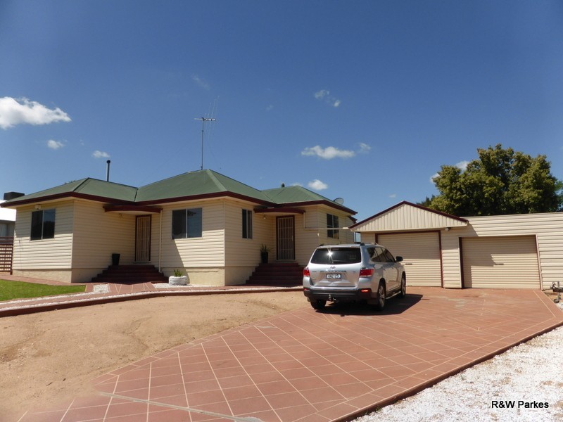 17 Callaghan Street, Parkes NSW 2870