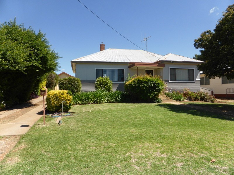 12 Pearce Street, Parkes NSW 2870