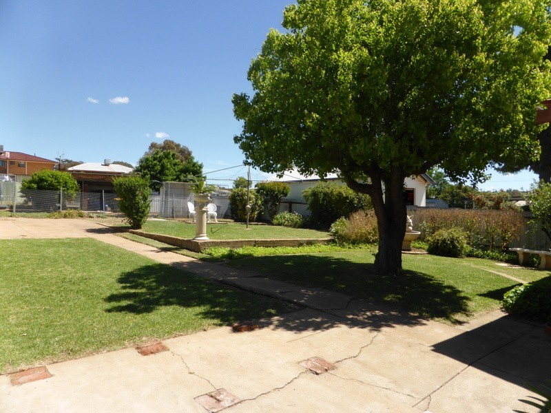 12 Pearce Street, Parkes NSW 2870