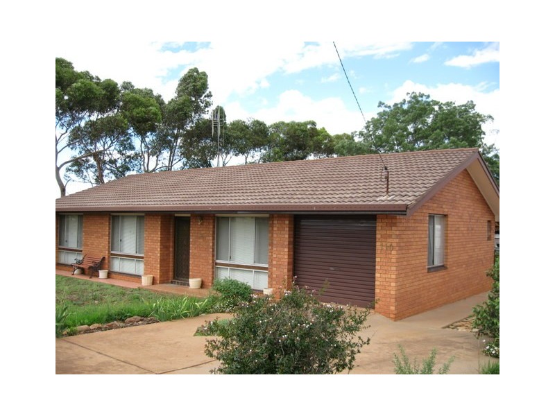 110  Warrah Street, Peak Hill NSW 2869