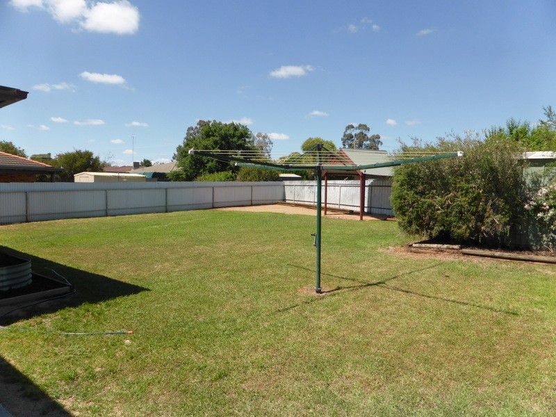 5 Christina Close, Parkes NSW 2870
