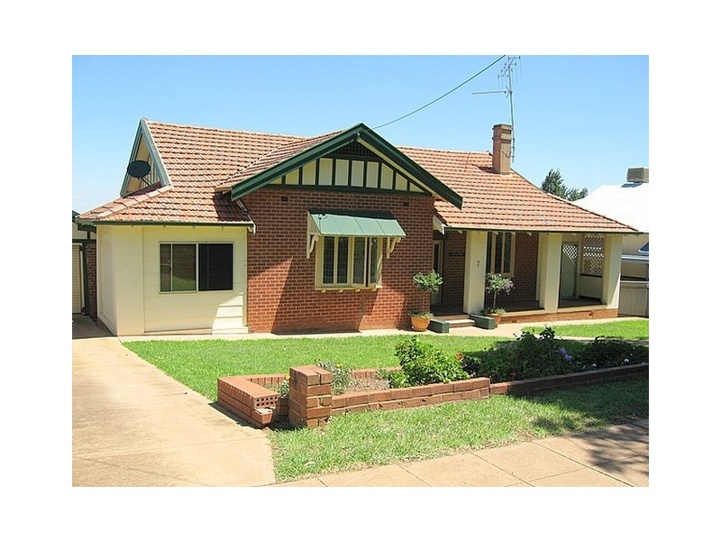 7 Gap Street, Parkes NSW 2870