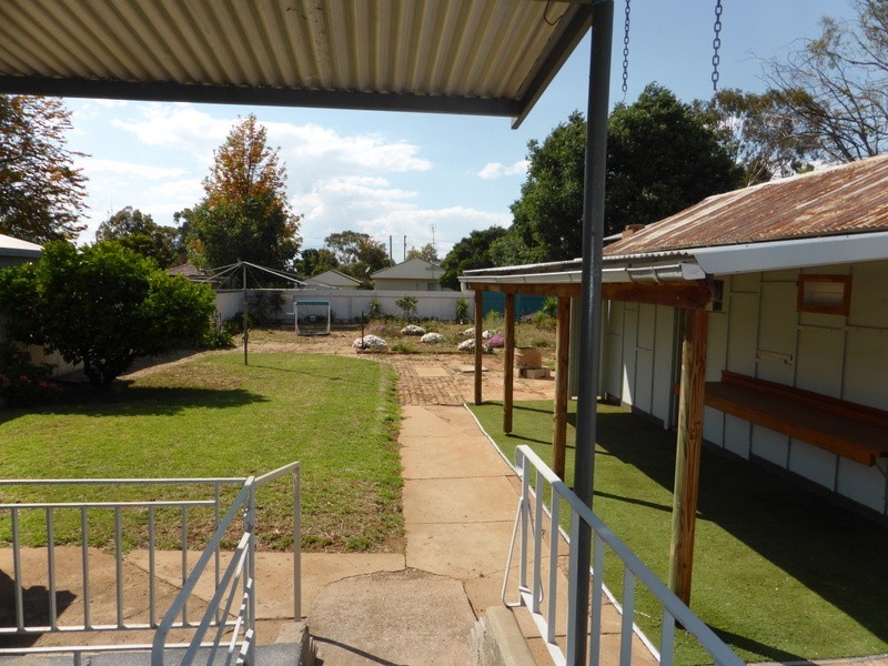 25 Pearce Street, Parkes NSW 2870