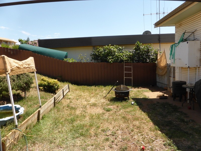 8 Panorama Cres, Parkes NSW 2870