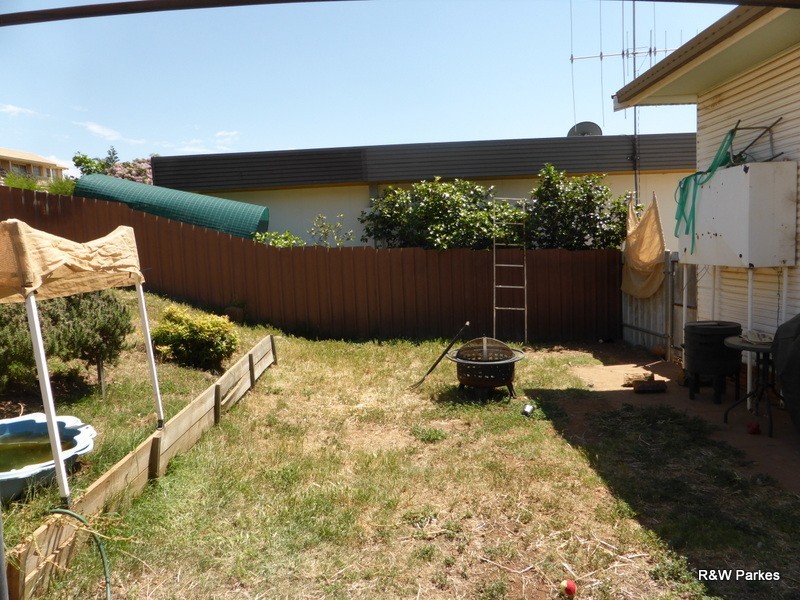 8 Panorama Cres, Parkes NSW 2870