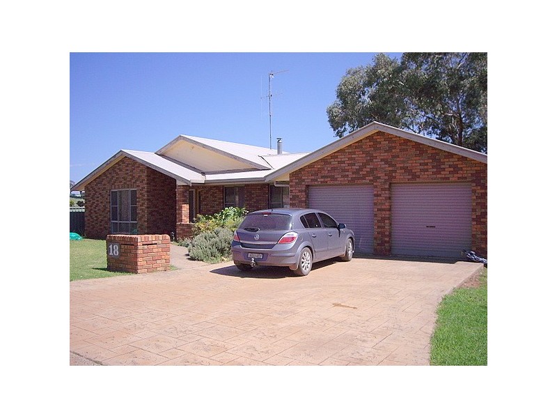18 George Field Drive, Parkes NSW 2870