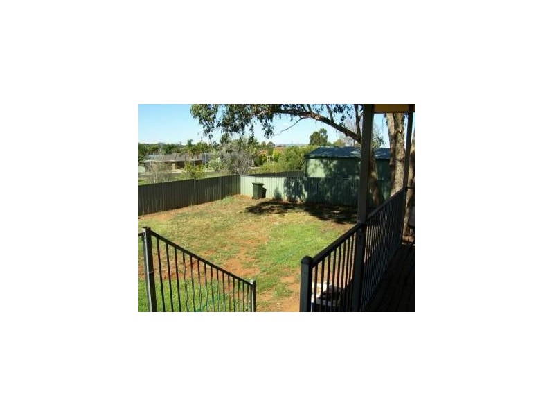 18 George Field Drive, Parkes NSW 2870