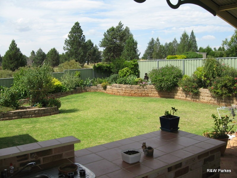 29 Glenburnie Close, Parkes NSW 2870