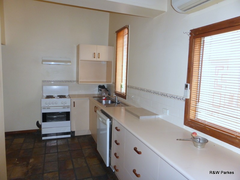 15 Currajong Street, Parkes NSW 2870