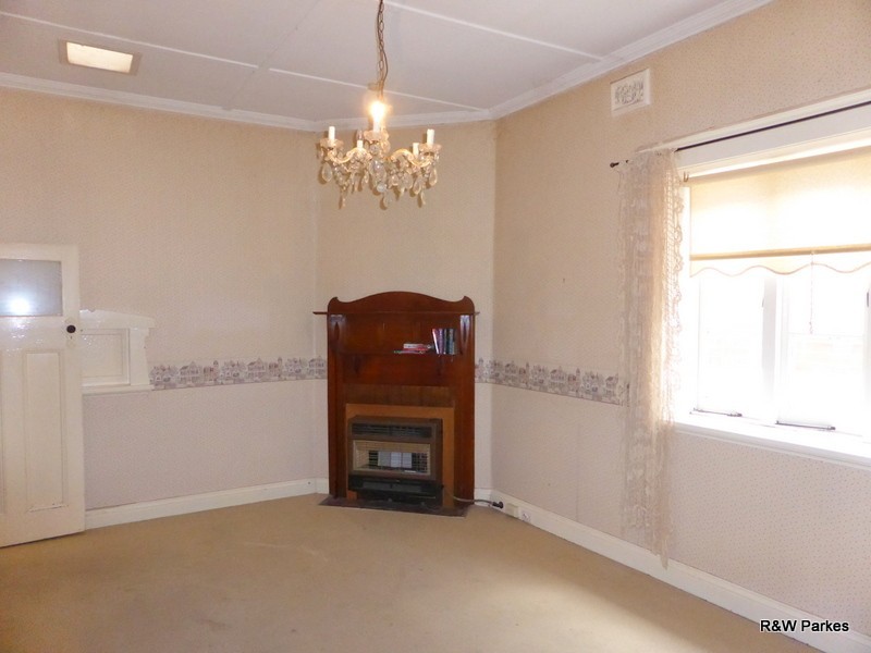 15 Currajong Street, Parkes NSW 2870