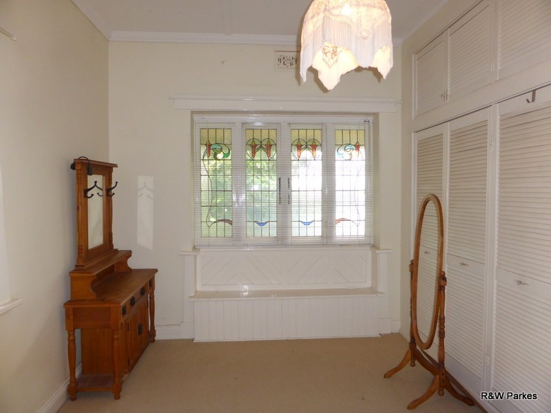 15 Currajong Street, Parkes NSW 2870
