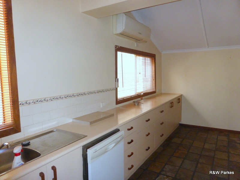 15 Currajong Street, Parkes NSW 2870