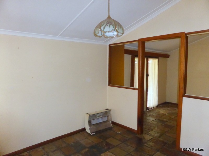 15 Currajong Street, Parkes NSW 2870