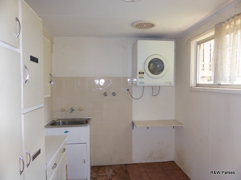 15 Currajong Street, Parkes NSW 2870