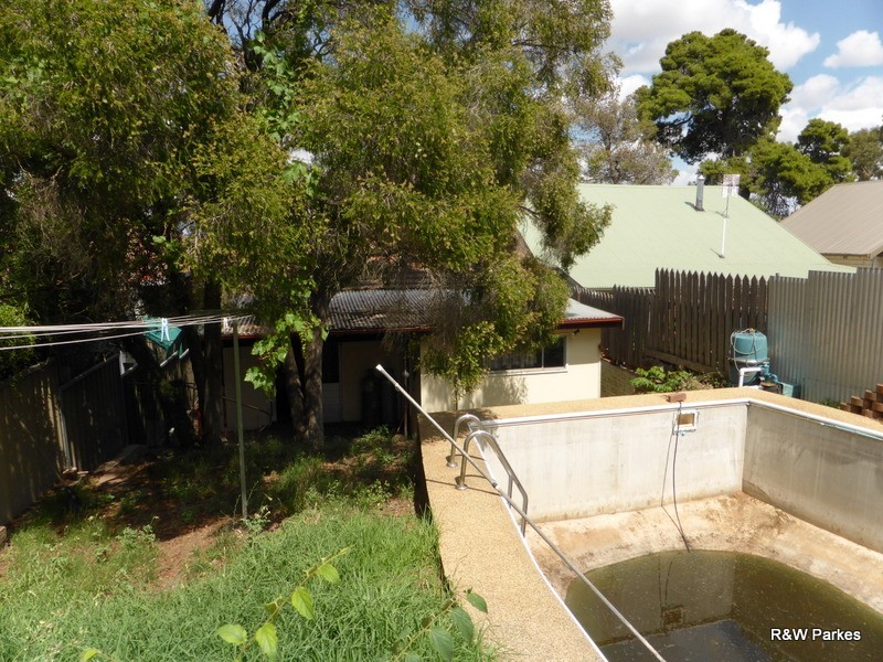 15 Currajong Street, Parkes NSW 2870