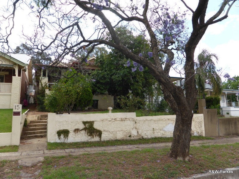 15 Currajong Street, Parkes NSW 2870