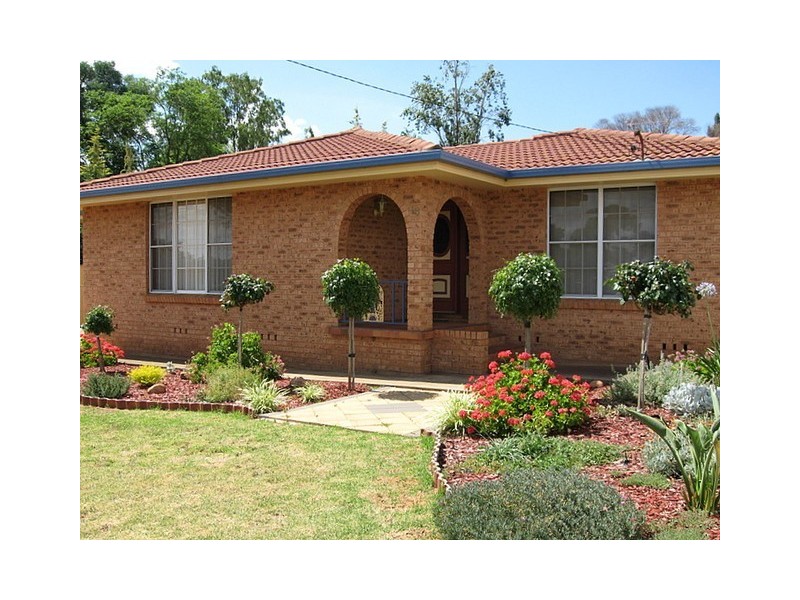 16 Webb Street, Parkes NSW 2870
