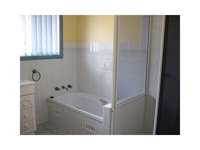 16 Webb Street, Parkes NSW 2870